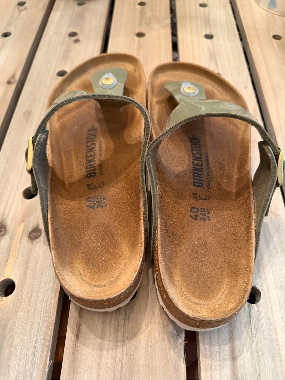 Birkenstock Gizeh patent khaki thong sandals 40